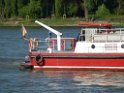 Motor Segelboot mit Motorschaden trieb gegen Alte Liebe bei Koeln Rodenkirchen P058